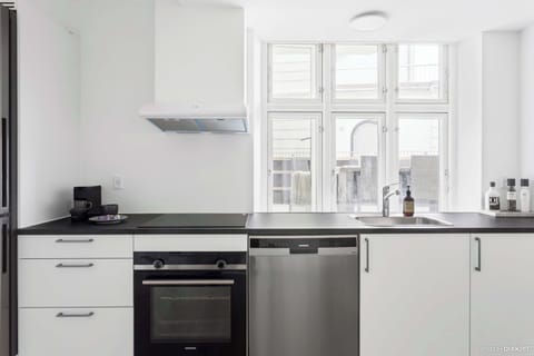 Fully equipped kitchen with all amenities you need to show off your cooking skills