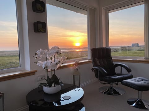 Lounge South West Facing