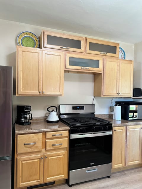 Microwave, oven, stovetop, cookware/dishes/utensils