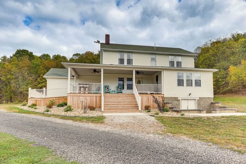 Pleasant City Vacation Rental | 5BR | 3BA | Step-Free Entry | 2,700 Sq Ft