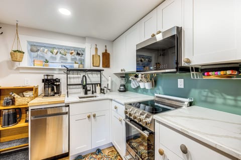 Kitchen | Dishwasher | Single-Serve/Drip Coffee Maker | Espresso Maker