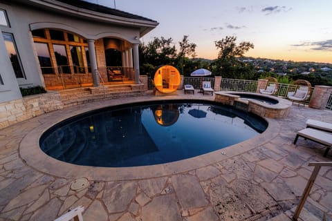 Outdoor pool, a heated pool