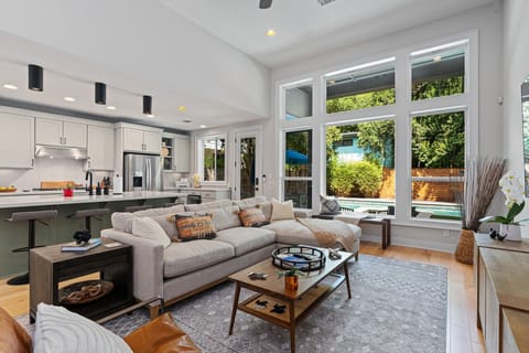 Bright living area with large windows overlooking the pool, ideal for relaxing.