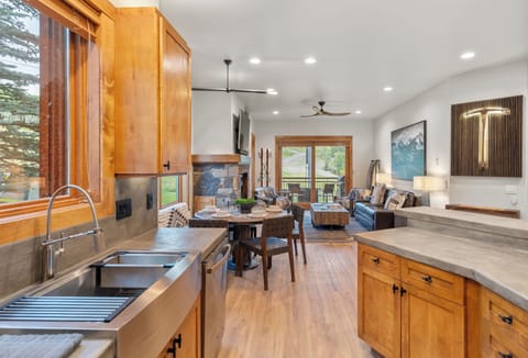 Terraces 1101 - Kitchen - Vivid Vacation Rentals Telluride
