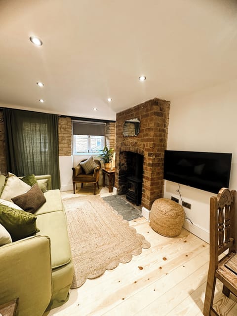 E696ADA8 4386 4877 8CB0 B5E93C05C7BF