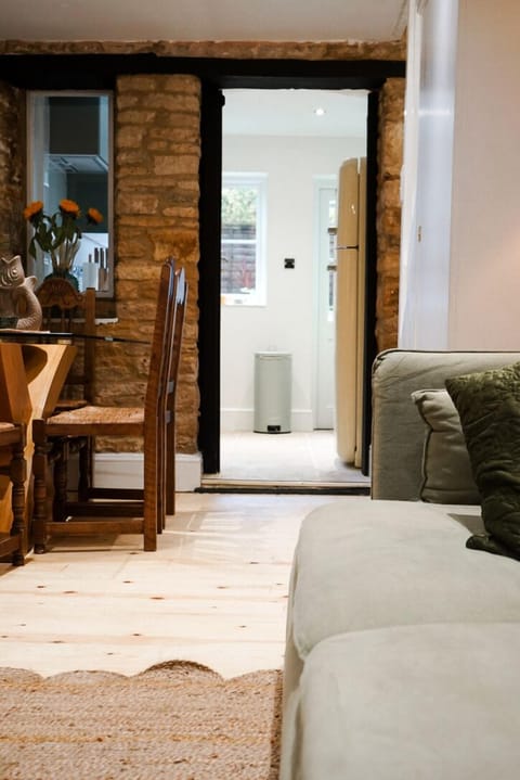 28F83F3F 5E0B 4FE0 8968 0CF70971919C 1 105 c