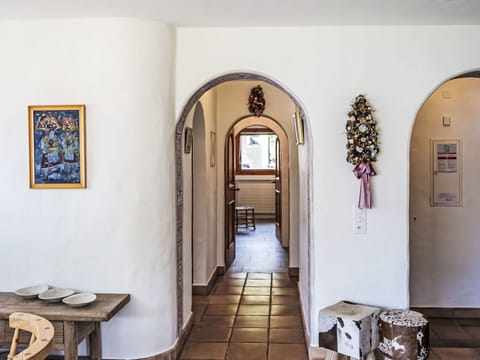 Building, Picture Frame, Interior Design, Wood, Door, House, Flooring, Floor, Hall, Table