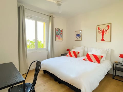 Bedroom 3 King Size Bed (180cm) (2)