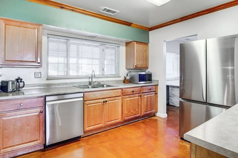 Kitchen | Stove/Oven