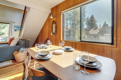 Dining Area | Dishware/Flatware | 2nd Floor