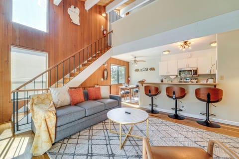 Kings Beach Vacation Rental | 2BR | 1BA | Stairs Required | 979 Sq Ft