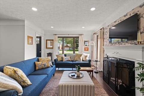 Cozy vibes and sunshine streaming in! Perfect for a relaxing afternoon.☀️ #homedecor