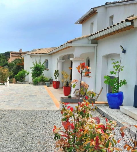 VILLA ENTRANCE VIEW (1)