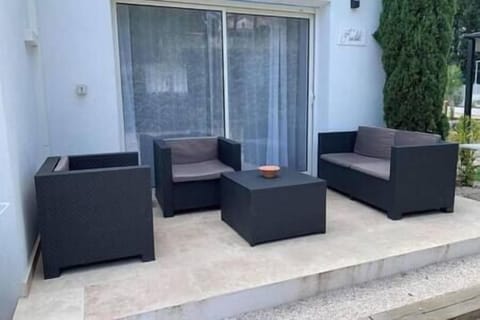 PRIVATE LOUNGE TERRACE