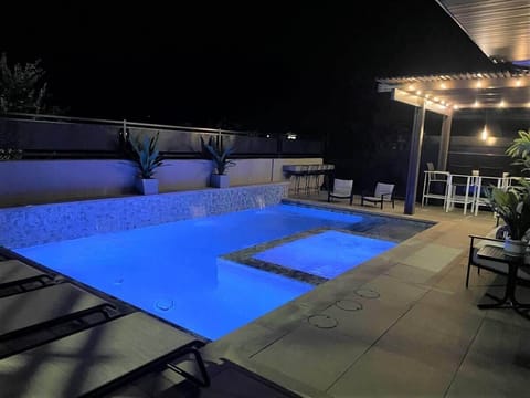 30 - Relaxing evenings at the pool and hot tub