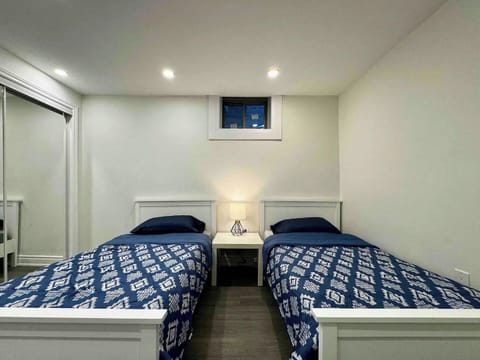 2 bedrooms, bed sheets