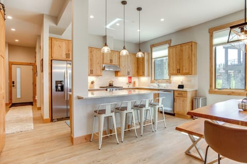 Kitchen | Microwave | Drip Coffee Maker