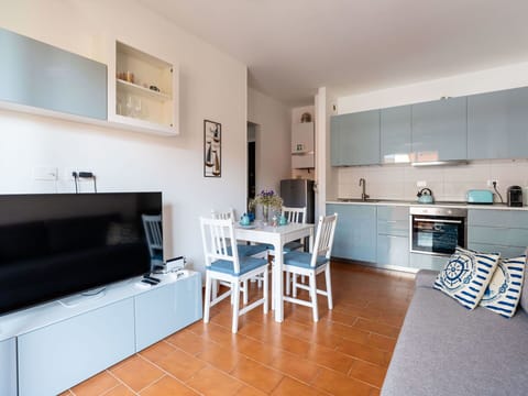 Cloud, Sky, Table, Plant, Furniture, Chair, Tableware, Building, Azure, Flowerpot