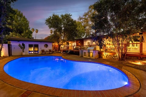 Unbelievable outdoor vibes at night in the spacious and private backyard