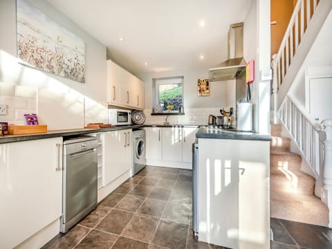 Kitchen/diner | East Llwyn - Llwyn Holiday Cottages, Rhydowen