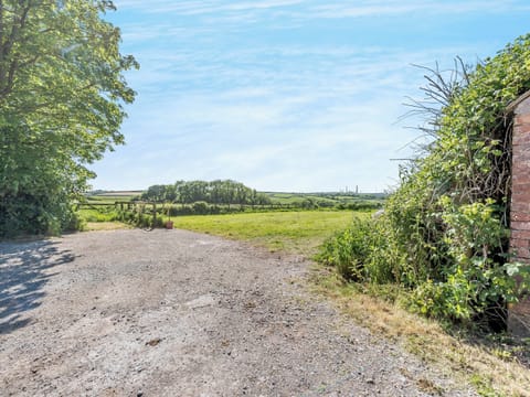 Surrounding area | Hunters Lodge - Mellaston Cottages, Hundleton, near Pembroke