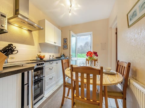 Kitchen/diner | Snowdrop, Oakford, near Llanarth