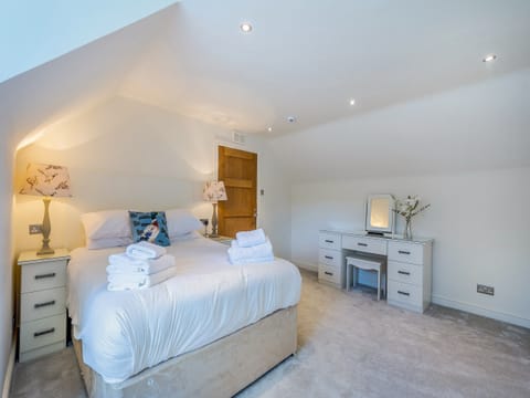 Double bedroom | Duck Bay Cottage 2 - Duck Bay Cottages, Alexandria, near Loch Lomond