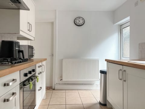 Kitchen | Taff’s Well Cottage, Taff’s Well, near Cardiff