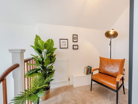 Landing | Pembroke House, Tenby