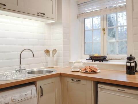 Kitchen | The Stable - Ardblair Castle Cottages, Blairgowrie