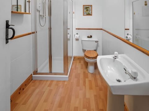 Bathroom | Elnagar Cottage, Pitlochry
