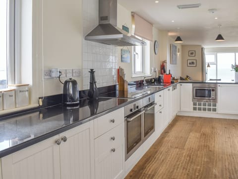 Kitchen | Craig Llydan, Rhosneigr