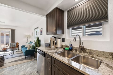 Desert Bliss, Palm Springs by Rather Be Properties