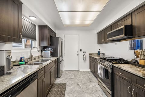 Desert Bliss, Palm Springs by Rather Be Properties