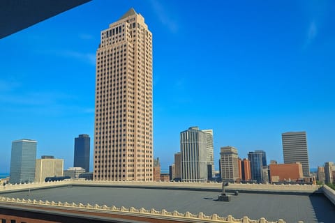 Breathtaking City Views – Enjoy Stunning Downtown Skyline Right from Your Stay