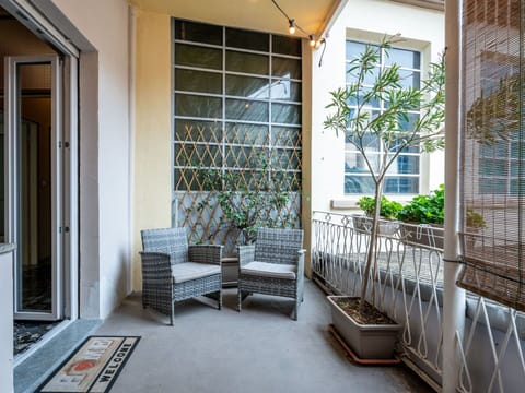 Cloud, Sky, Daytime, Property, Building, Window, Plant, Architecture, Grass, Urban Design