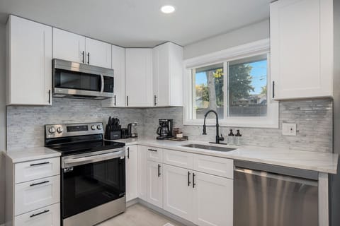 Charming and functional, this well-stocked white kitchen is designed for both style and convenience. With ample cookware, it’s perfect for whipping up your favorite meals in a delightful setting.
