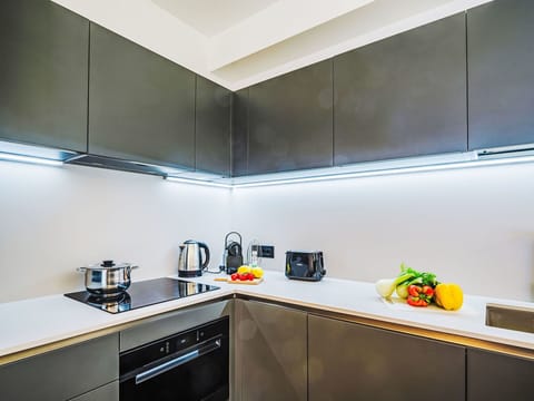 Kitchen Sink, Cabinetry, Tap, Countertop, Sink, Kitchen, Interior Design, Lighting, Kitchen Stove, Window