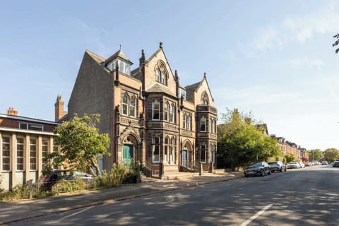 Chatsworth Townhouse II, Carlisle - Host & Stay