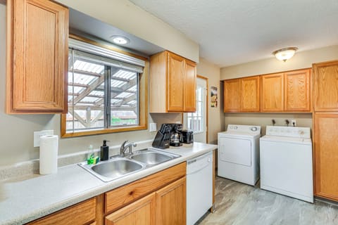 Kitchen | Cooking Basics | Drip Coffee Maker | Toaster | Washer & Dryer