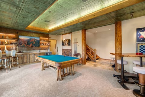 Wet bar and large smart TV in the game room