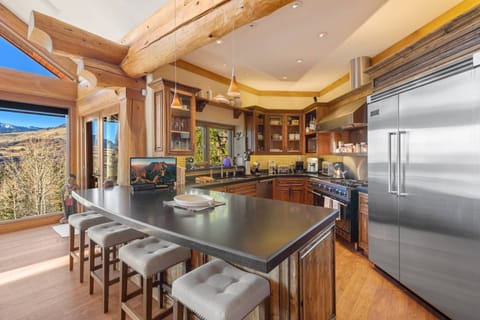 Modern kitchen with breakfast bar