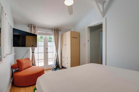 Queen Room with Private Entrance