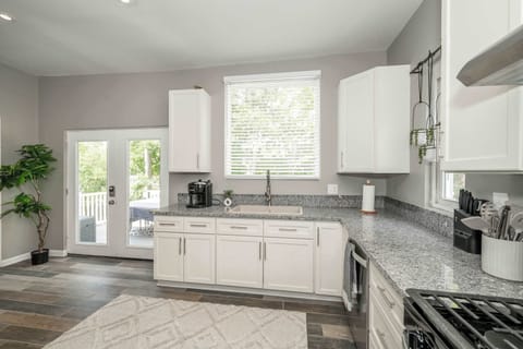 The spacious eat-in kitchen is well-equipped for your visit