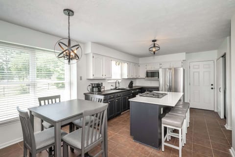 Table with seating for 4 and additional counter seating