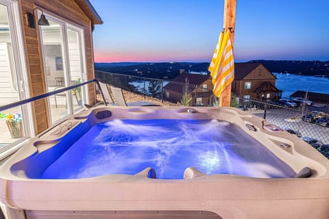 Private Hot Tub w/ Amazing Lake Views!
