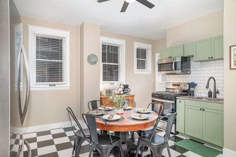 Dining area that can sit 6 people