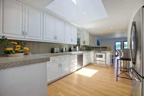 Fully furnished and equipped kitchen