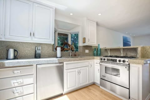 Fully furnished and equipped kitchen