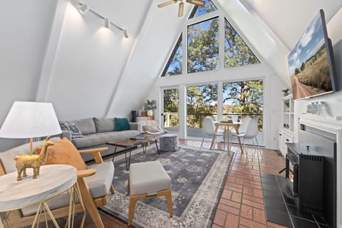 Welcome to Cabin Allswell! Our home, with a 'farmhouse cottage' feel, is located just off Beaver Lake.